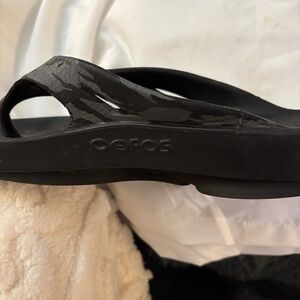OOFOS Black Women's Sandals
